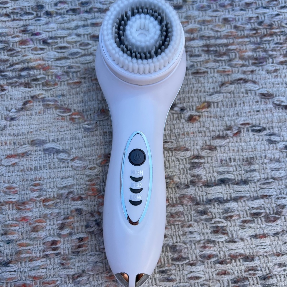 Conair True Glow Cleansing Brush